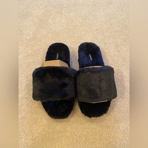 Vionic Faux Fur Slippers (NWT) Size 9